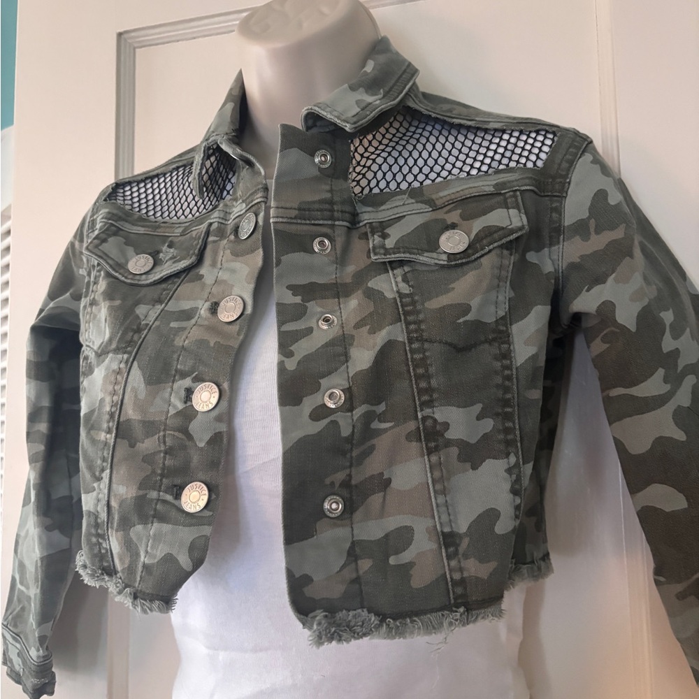 Cropped Camo Jacket w/Utility Mesh